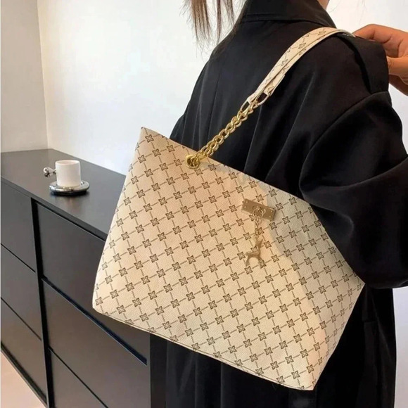 ⚠️Clearance Beige White Patterned Large Tote Shoulder Bag Gold Pendant - Picture 6 of 11